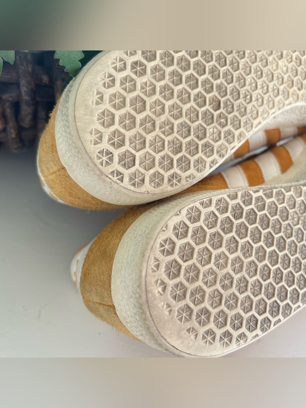 Adidas gazelle men’s sneakers collegiate gold size 10.5 CQ2801 2017 Need Clean - Picture 11 of 13